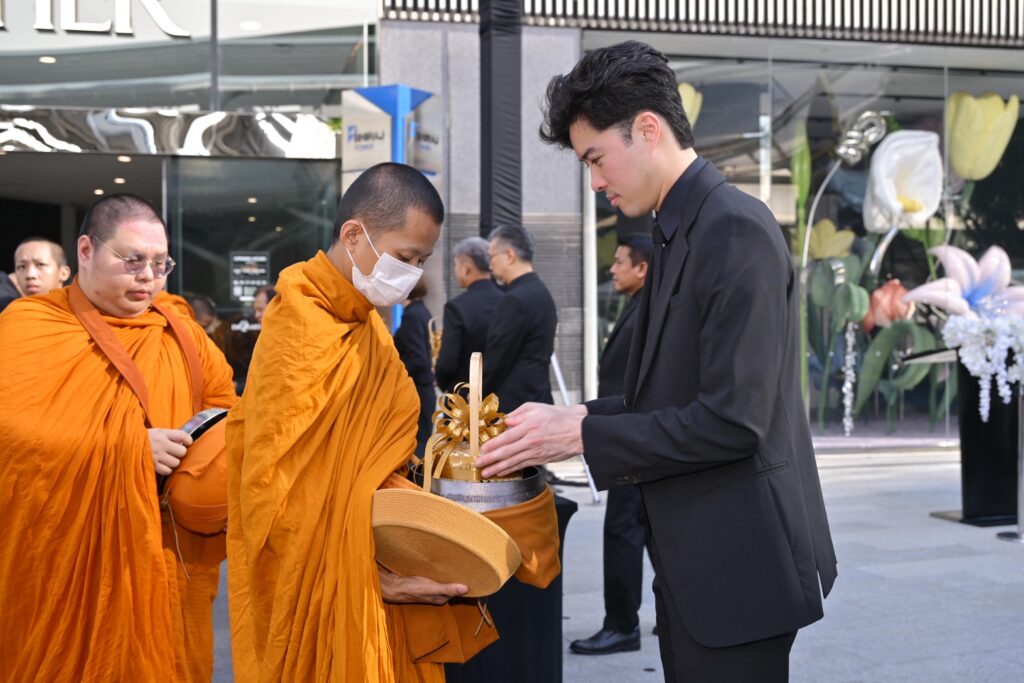 กลุ่มบริษัท เดอะมอลล์ กรุ๊ป จัดพิธีบำเพ็ญกุศลสัตตมวาร และพิธีน้อมถวายความอาลัย สมเด็จพระเจ้าลูกเธอ เจ้าฟ้าพัชรกิติยาภา นเรนทิราเทพยวดี กรมหลวงราชสาริณีสิริพัชร มหาวัชรราชธิดา