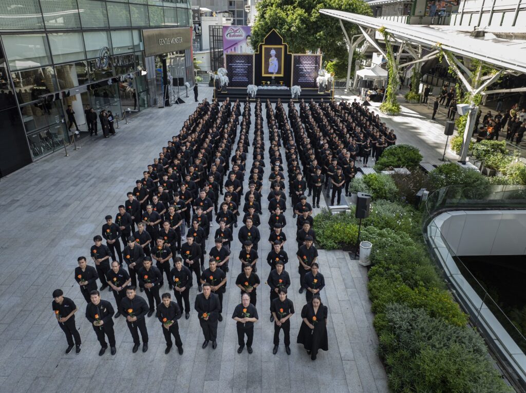 กลุ่มบริษัท เดอะมอลล์ กรุ๊ป จัดพิธีบำเพ็ญกุศลสัตตมวาร และพิธีน้อมถวายความอาลัย สมเด็จพระเจ้าลูกเธอ เจ้าฟ้าพัชรกิติยาภา นเรนทิราเทพยวดี กรมหลวงราชสาริณีสิริพัชร มหาวัชรราชธิดา